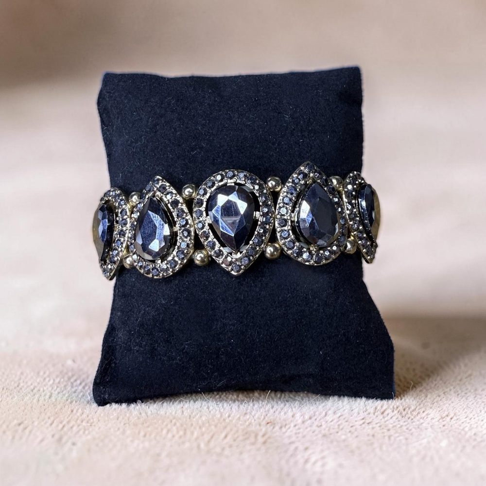Natasha Statement Glass Beaded Bracelet Black Pear-Shaped Gold-Tone Bezel